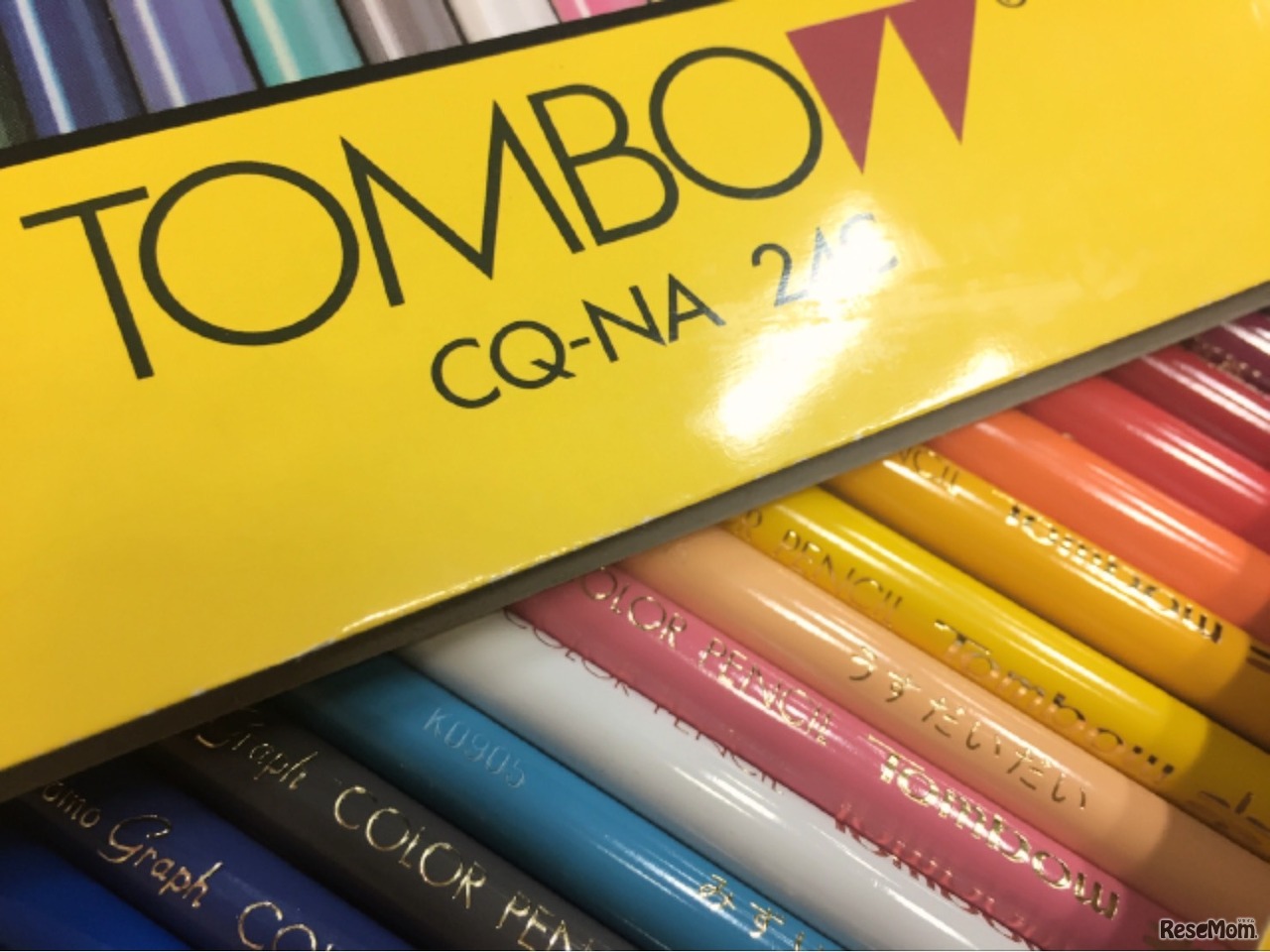 日本の色鉛筆はどう？ トンボ鉛筆の色鉛筆の表記（編集部撮影）