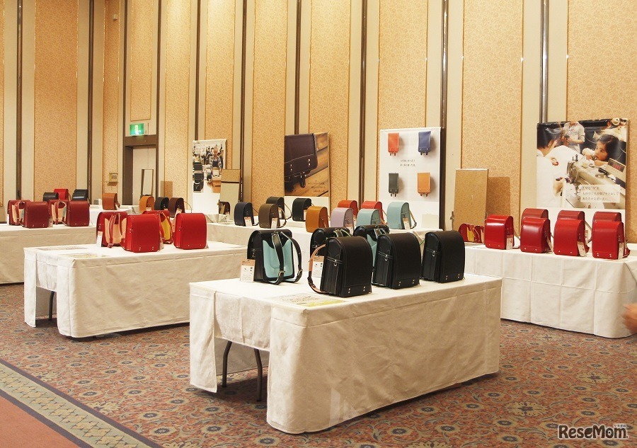 土屋鞄製造所では全国19道府県で「ランドセル出張先行展示会」を開催