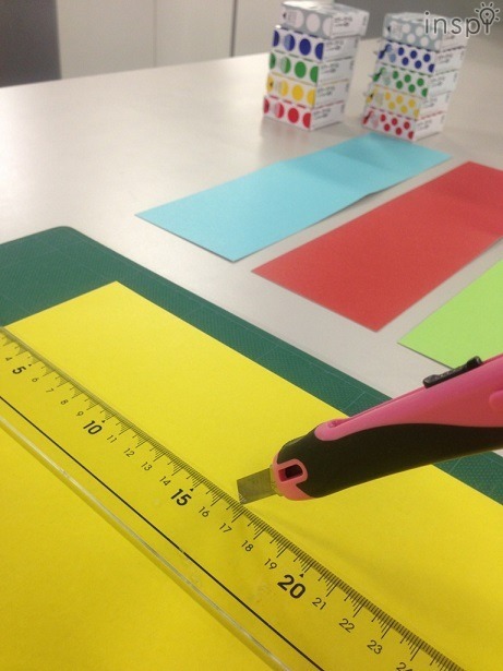 進化した「丸シール」でこいのぼりを作ろう。色画用紙をこいのぼりの大きさにカット