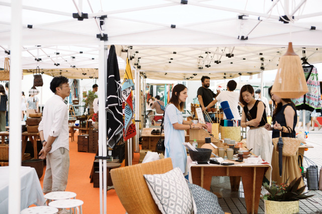 国連大学屋根下＆中庭にて第5回TOKYO CRAFT MARKETが開催