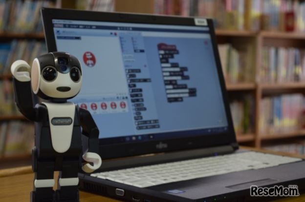 「ロボホン」を利用した授業のようす