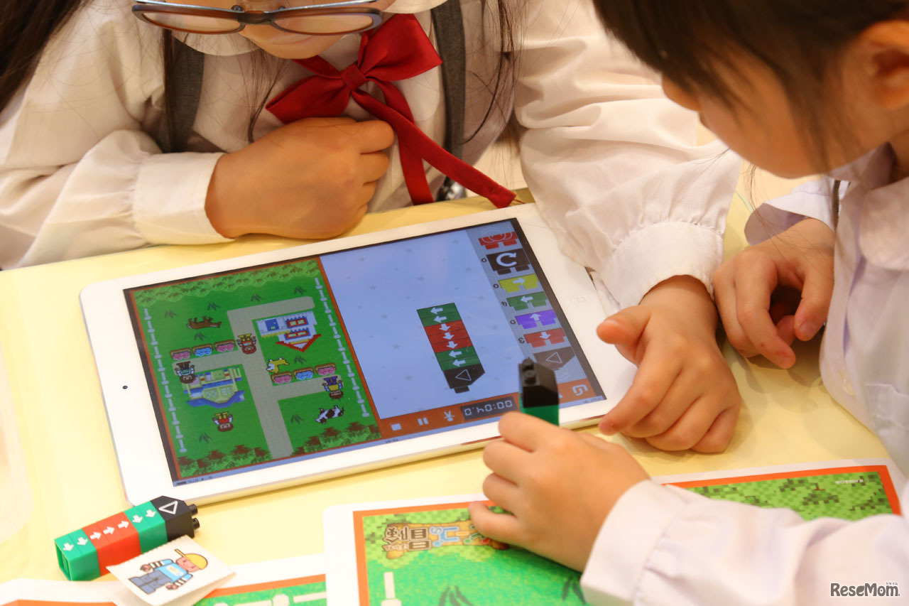 お友だちと２人１組で試行錯誤していく