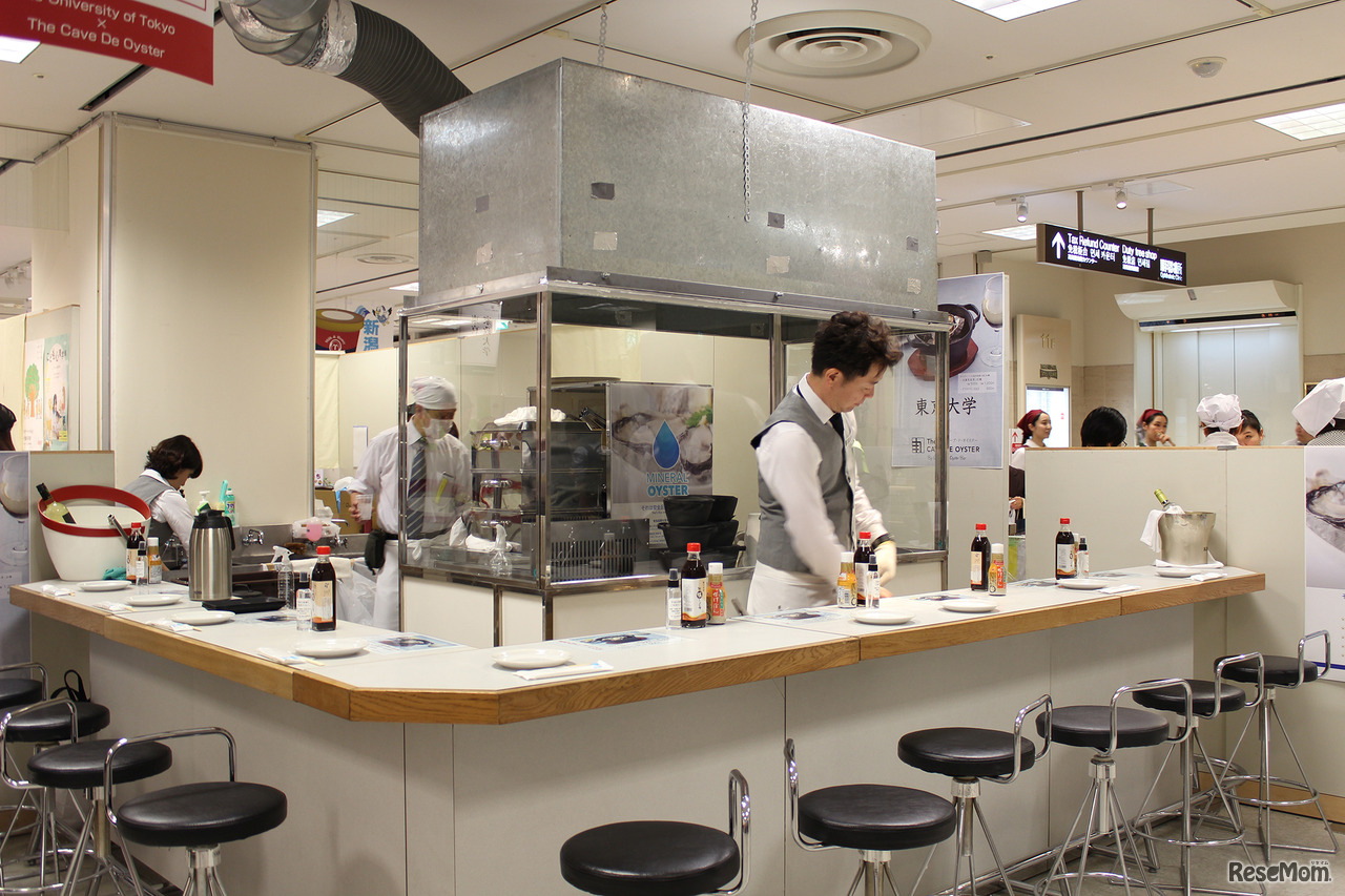 第10回特別企画のひとつ、東京大学と「ザ・カーブド・オイスター」のコラボによるイートインスペース