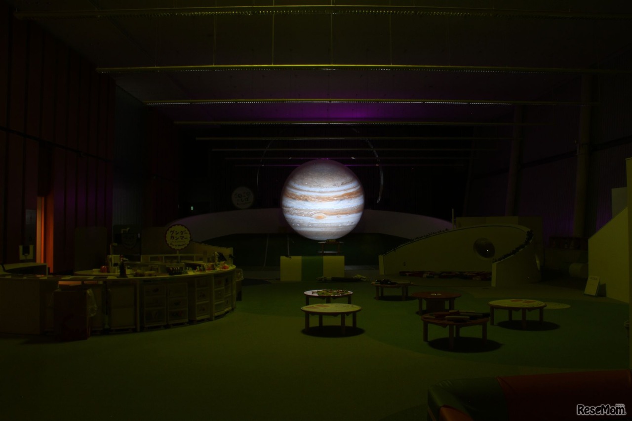 日本科学未来館「ナイトミュージアム vol.1　―未来館で「お地球見」―　球形スクリーンによる演出イメージ