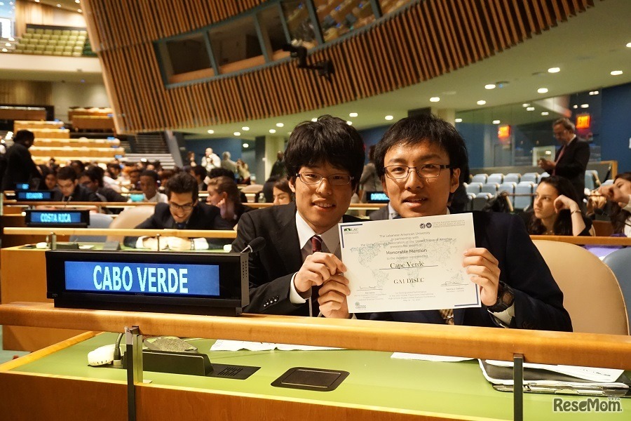 優秀賞を受賞した灘高校チーム　(c) グローバル・クラスルーム日本委員会