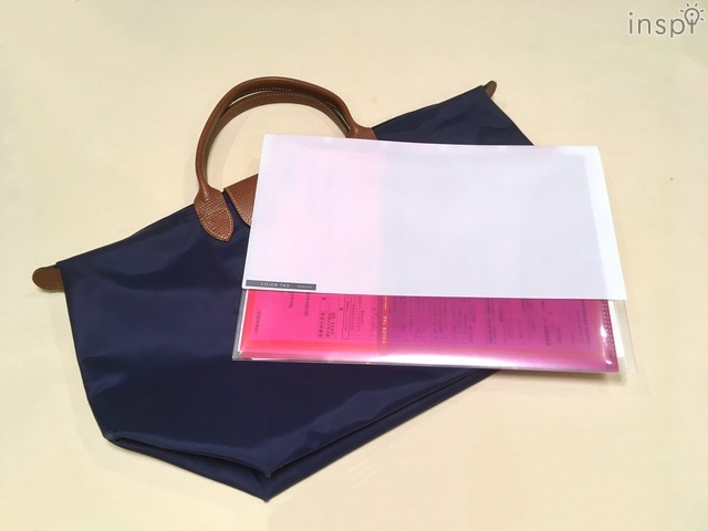 ホルダーバッグに入れれば、よりきれいに持ち運びできます