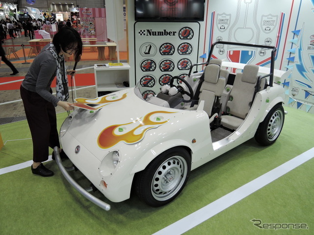 好みのマグネットステッカーを装着