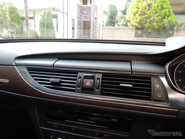 MMI（マルチメディアインターフェイス）がモニターは、普段は隠れている。