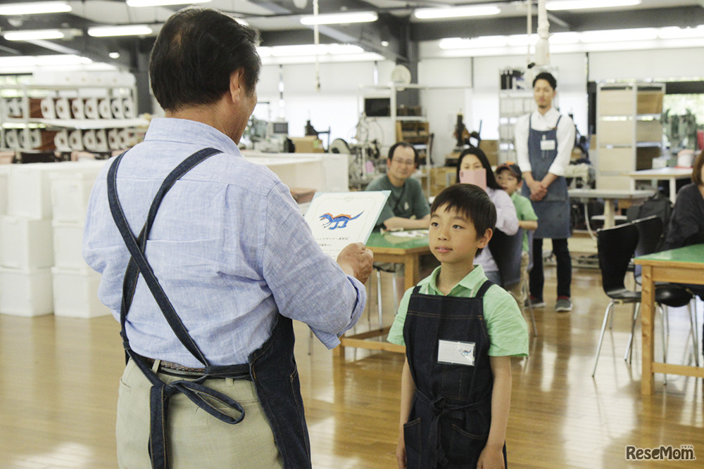 5月に行われた表彰式と職人体験のようす