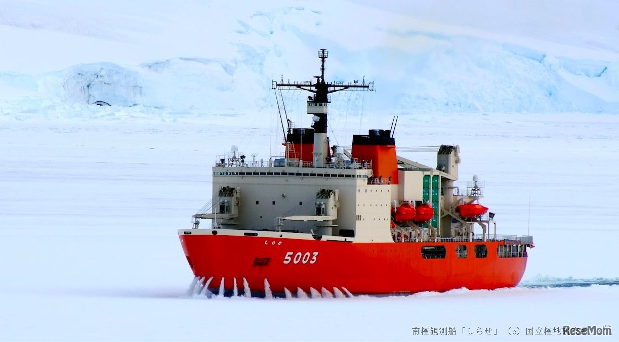 南極観測船「しらせ」　(c) 国立極地研究所