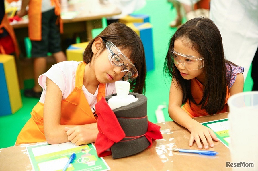 子ども実験教室（2016年開催のようす）