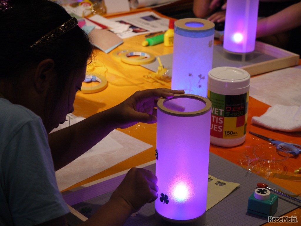 パナソニック親子LED工作教室のようす