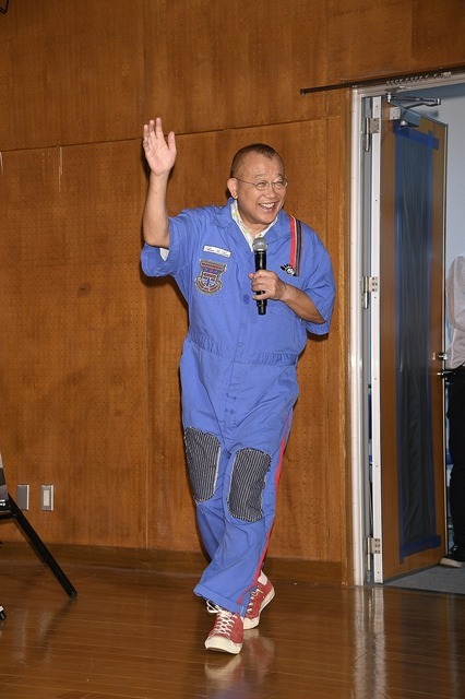 「怪盗グルーのミニオン大脱走」式根島で特別試写会、笑福亭鶴瓶が7年ぶりの再会に感激