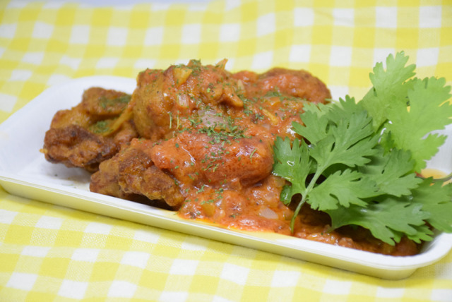 チキンのから揚げムアンバソース（税込900円）