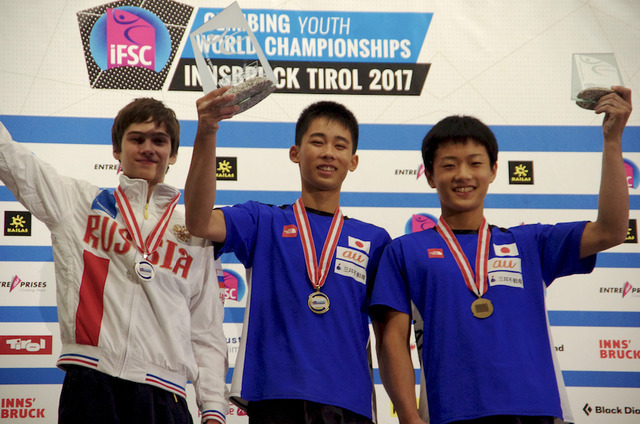 世界ユース選手権男子ボルダリング（ユースB）で川又玲瑛が優勝（中央）、3位に抜井亮瑛
