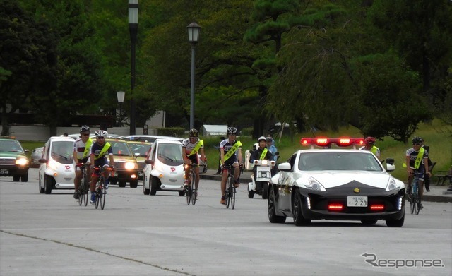 皇居外苑で行われた秋の交通安全運動出発式（20日・千代田区）