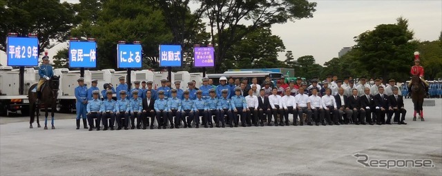 皇居外苑で行われた秋の交通安全運動出発式（20日・千代田区）