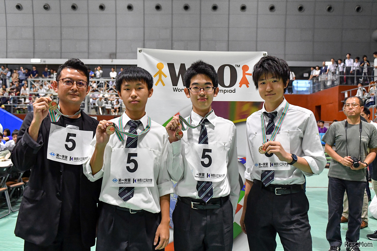 Dengikenδ＜レギュラーカテゴリーエキスパート競技プレゼン部門高校生部門最優秀賞＞　画像提供：WRO Japan実行委員会