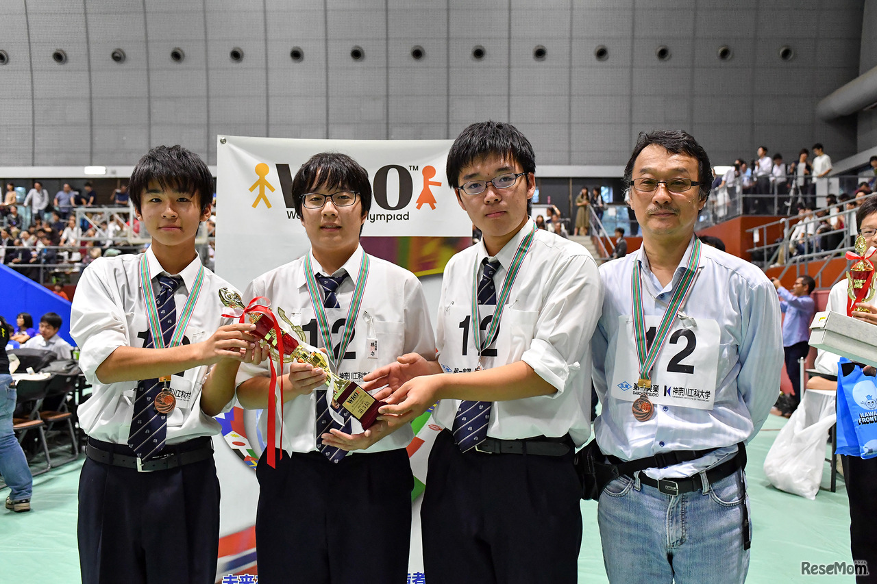 Team Axis＜レギュラーカテゴリーエキスパート競技高校生部門3位＞　画像提供：WRO Japan実行委員会