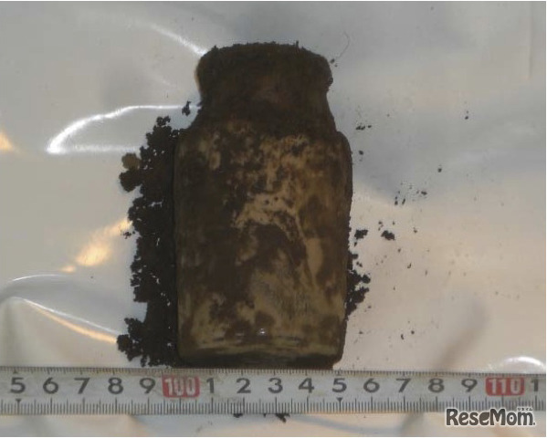 世田谷区八幡山・地表で170マイクロシーベルト毎時（回収前）の場所で発見された放射性物質