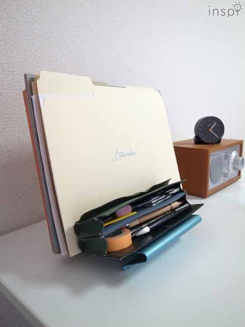 普段は、このようにファイルスタンドに横にしている。私はふだんこれだけで仕事をしている。