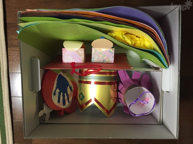 立体創作物だけ集めて大きい箱に入れてしまうのが、分類もできて、お互い潰さず、効率のいい収納法