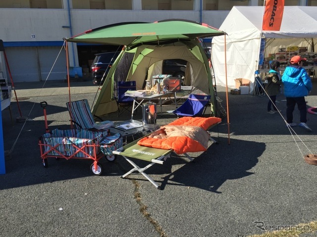 協賛メーカーの展示ブースで即売会