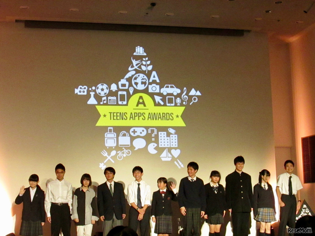 プレゼン前にファイナリスト全員が登壇