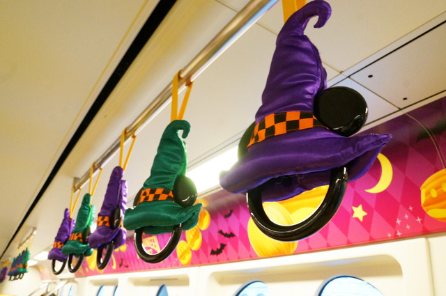 リゾートライナーのモノレール車内