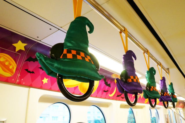 リゾートライナーのモノレール車内