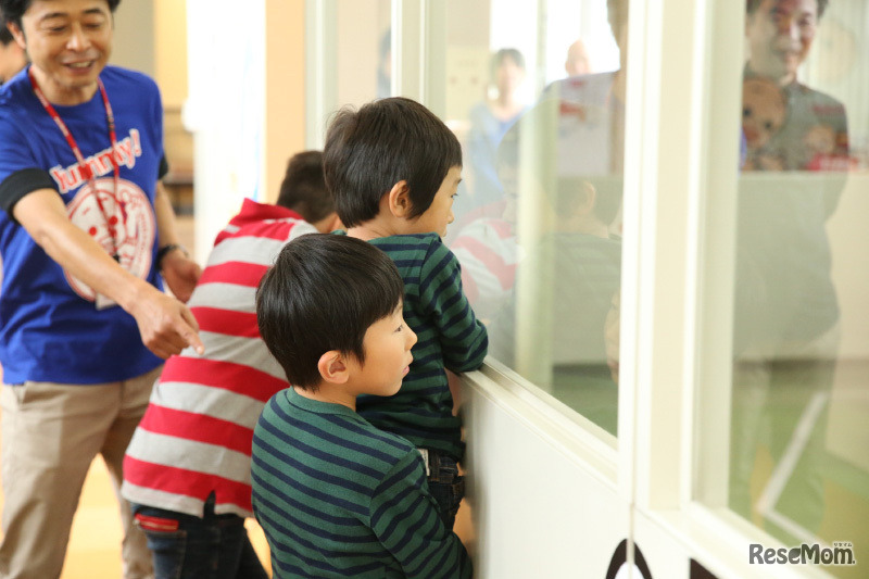 本社工場見学（写真はプレオープン時のようす）