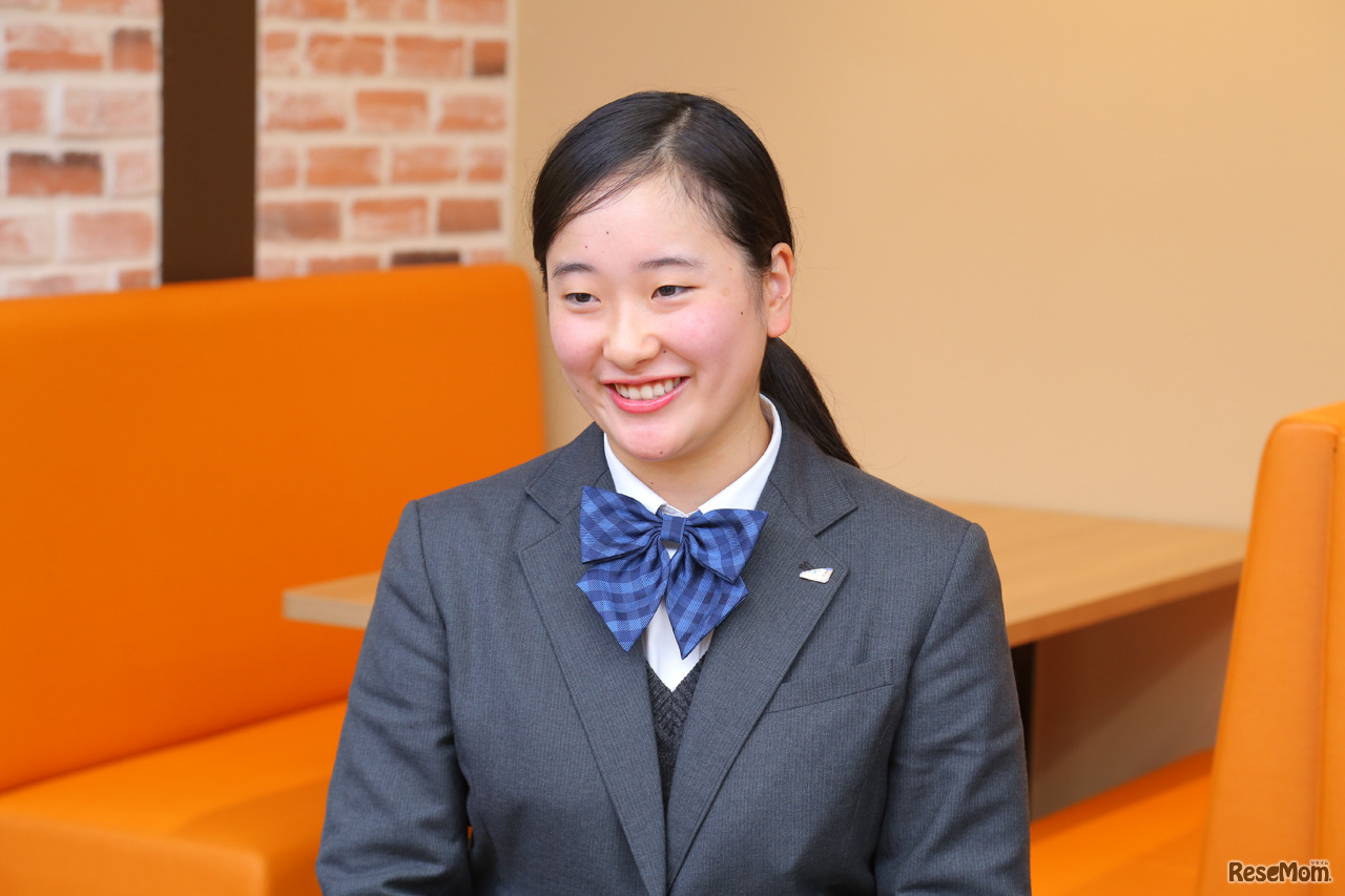 インタビューに応える高嶋さん