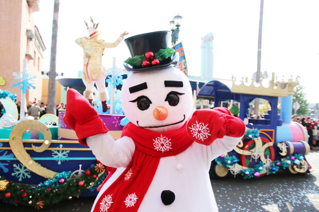 「ユニバーサル・ワンダー・クリスマス」開幕