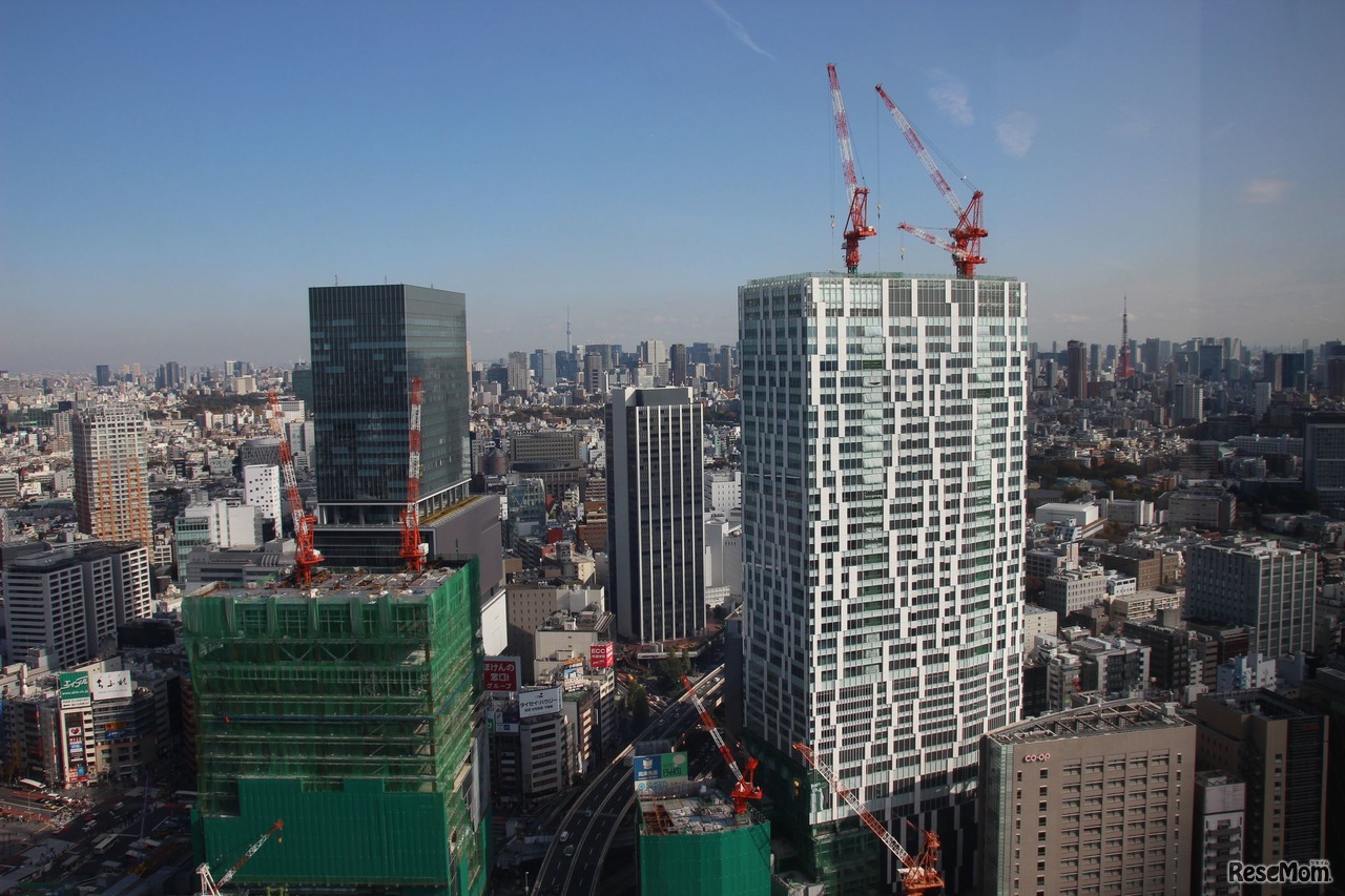 2018年秋開業予定の「渋谷ストリーム（SHIBUYA STREAM）」ビル（写真右）