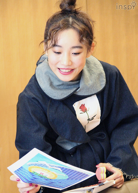 作品の裏に書かれた作者のコメントもしっかりチェック