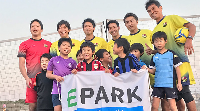 サッカーの基本技術向上を目的とした「ビーチサッカー教室」開催