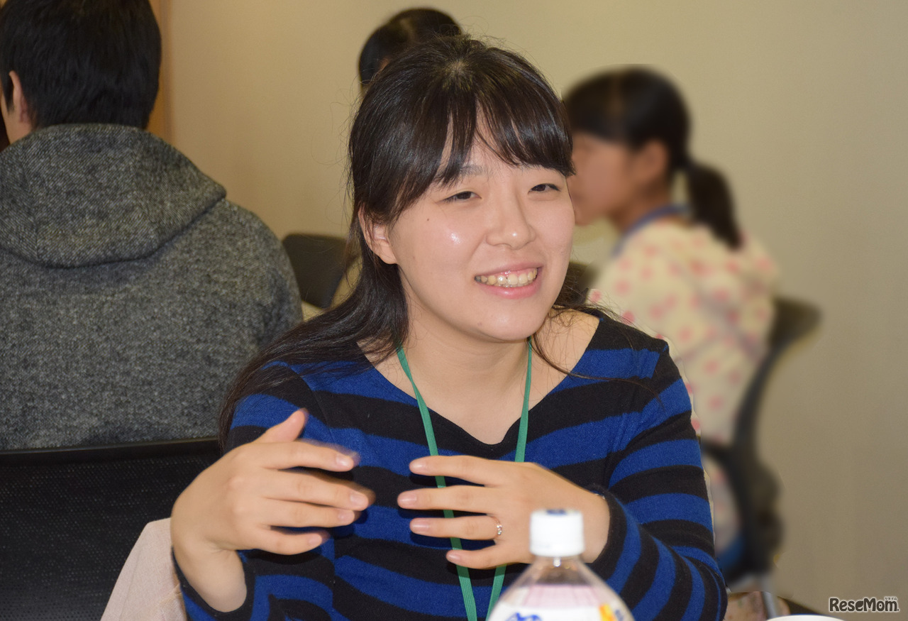 東京大学 柏キャンパス 一般公開2017／「未来をのぞこう！」ティータイムのようす…イ・ジヨンさん（東京大学 物性研究所 博士課程1年）