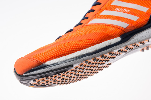 アディダス、青山学院陸上競技部着用モデル「アディゼロ タクミ」発売