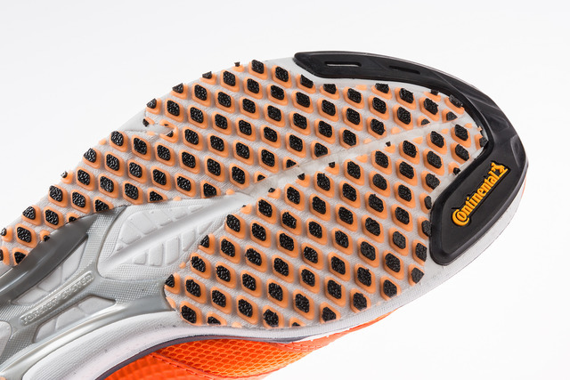 アディダス、青山学院陸上競技部着用モデル「アディゼロ タクミ」発売