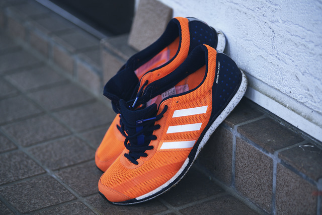 アディダス、青山学院陸上競技部着用モデル「アディゼロ タクミ」発売