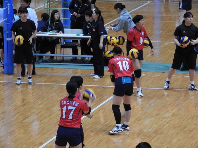 中国学連の広島文化学園大の試合前アップ