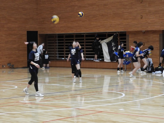 尚絅学院大の試合前のアップ