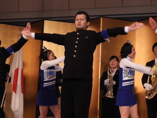 キレのいいエールをフル応援リーダー