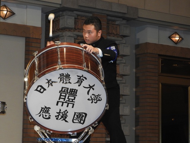 力強い太鼓の音が会場に響き渡る