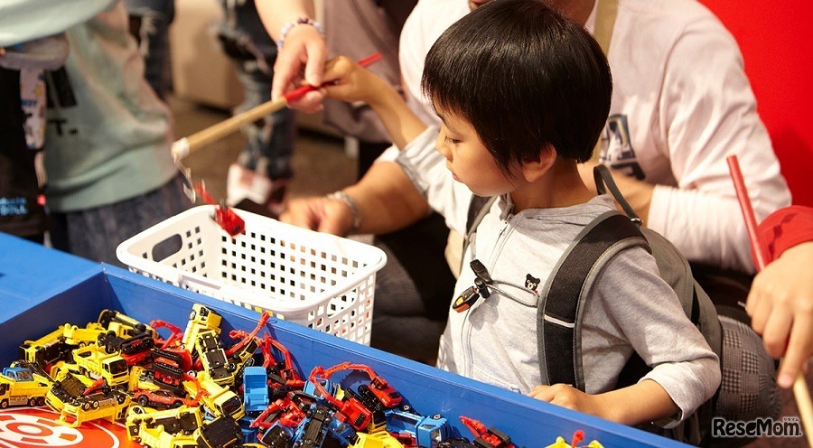 トミカつり　(c) TOMY