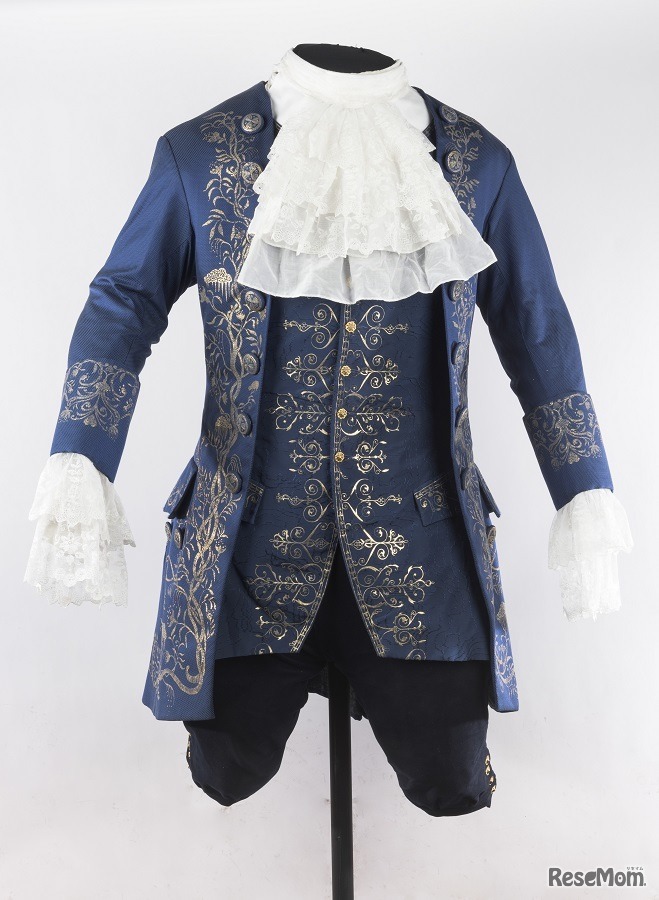 「美女と野獣（2017年）」ダンスシーンに使用された美しい衣装　(c) Disney