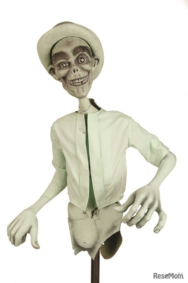 「ホーンテッド・マンション」有名なヒッチ・ハイクする3人のゴースト　(c) Disney