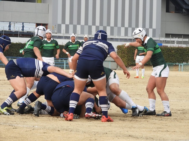 桐蔭学園（紺）と専大松戸（緑）の戦い