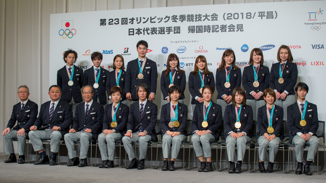 平昌五輪日本代表選手団帰国時記者会見にメダリストが集う（2018年2月26日）
