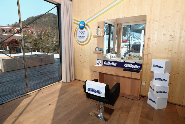 羽生結弦「一番最初にメダルをかけたのは母でした」…P＆G ジャパン